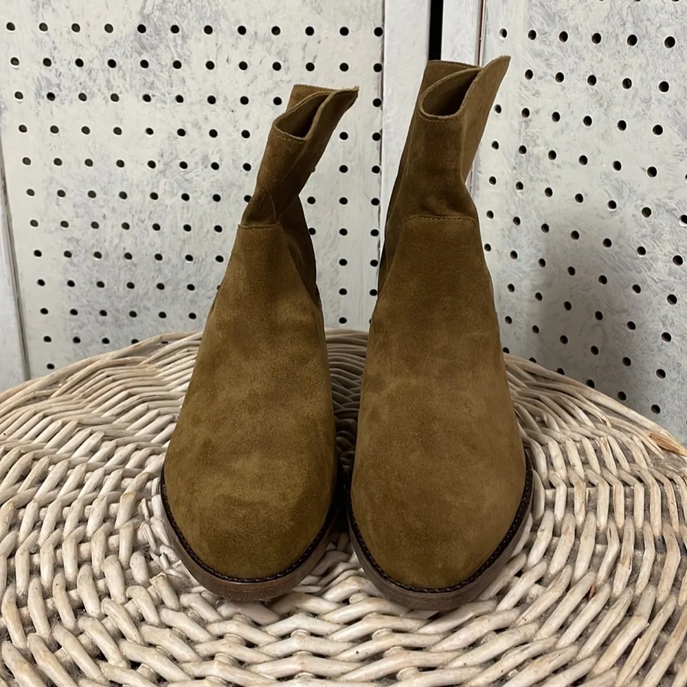 NWOT VINCE boots - Picture 3 of 11